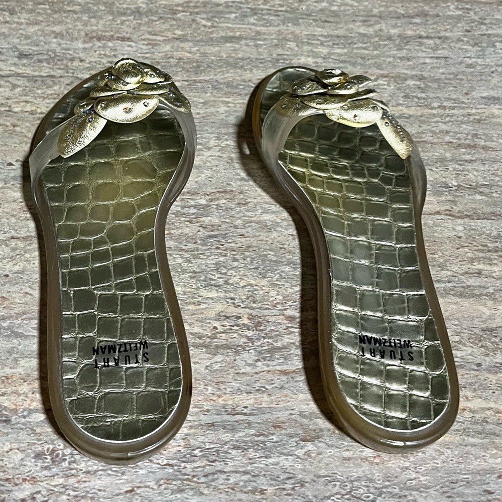 Stuart Weitzman gold and clear thong sandals with embossed blingy flower - Picture 2 of 12